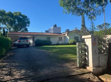 Casa · 281m² · 6 Ambientes · 2 Cocheras · Casa en Venta en Villa Allende Golf, 4 Dorm., Pileta, Apta Crédito