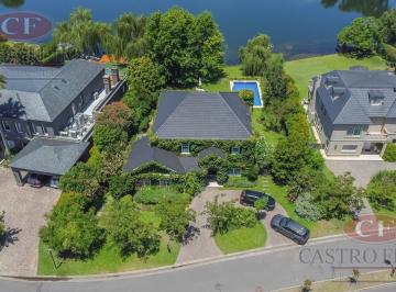 Casa · 337m² · 7 Ambientes · 3 Cocheras · Casa en Venta Al Lago Central en Los Castores – Nordelta | Lote de 1.115 m²