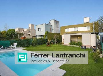 Casa · 205m² · 4 Ambientes · 2 Cocheras · Casa en Venta Villa Catalina con Pileta - 3 Dorm.