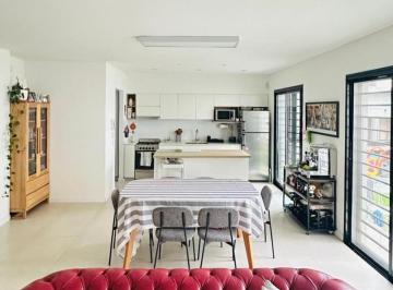 Casa · 100m² · 3 Ambientes · 1 Cochera · Casa 3 Ambientes Reciclada a Nuevo Excelente Ubicacion