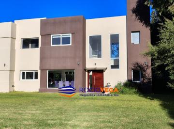 Casa · 214m² · 5 Ambientes · 2 Cocheras · Casa en Venta en Golfers Club Pilar