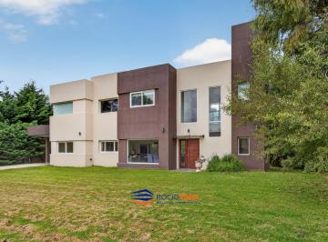 Casa · 214m² · 5 Ambientes · 2 Cocheras · Casa en Venta en Golfers Club Pilar