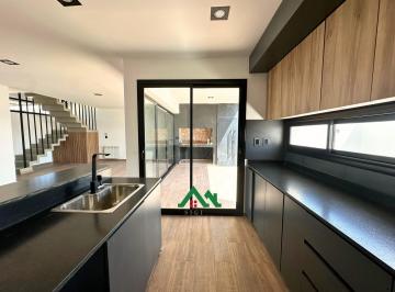 Casa · 160m² · 5 Ambientes · 2 Cocheras · Casa en Chacra del Norte: Dúplex de 3 Dorm., 2 Baños y Toilette
