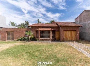Casa · 145m² · 4 Ambientes · 1 Cochera · Casa 2 Dorm. y Pileta en Ba. Patagonia