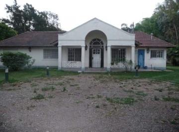 Quinta vacacional · 207m² · 3 Dormitorios · 3 Cocheras · Quinta Venta Guernica Extenso Parque