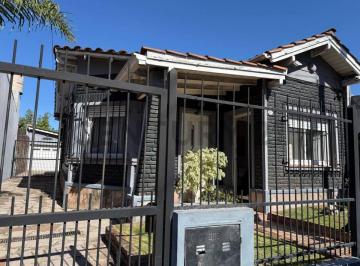 Casa · 139m² · 4 Ambientes · 1 Cochera · Venta Casa 4 Ambientes Quincho y Pileta en Padua
