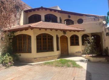 Casa · 183m² · 3 Dormitorios · 1 Cochera · Casa en Quinta Seccion