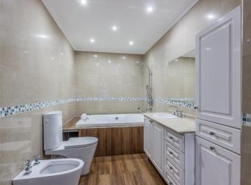 Casa · 420m² · 10 Ambientes · Venta Casa Multifamiliar de Lujo con 10 Habit en Villa Celina