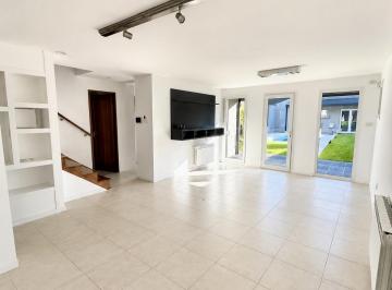 Casa · 250m² · 6 Ambientes · 2 Cocheras · Casa de Categoria en Venta en La Plata