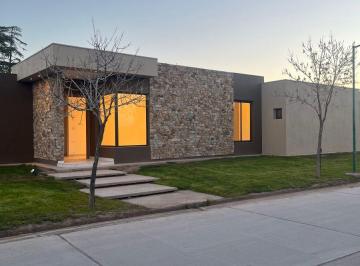 Casa de 5 ambientes, Maipú · Casa 3 Dorm. en Venta en Maipú, 390 m² de Terreno Barrio Irigoyen