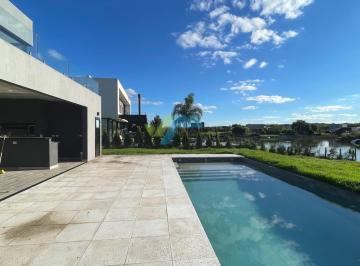 Casa · 293m² · 5 Ambientes · 2 Cocheras · Casa en Venta Ubicado en San Sebastian, Escobar, G. B. a. Zona Norte