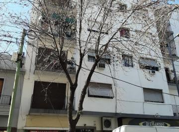 Departamento · 56m² · 3 Ambientes · Departamento 3 Ambientes Al Frente en Flores | Muy Luminoso | Usd 79.000