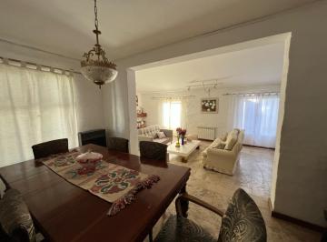 Casa · 444m² · 7 Ambientes · 1 Cochera · Casa en Venta en Villa Allende Golf, 4 Dorm., 2024 m² Terreno, Pileta