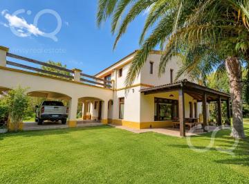 Casa · 4500m² · 8 Ambientes · Casa en Comarca del Sol