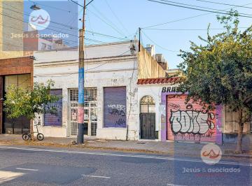 Casa · 155m² · 6 Ambientes · 1 Cochera · Departamento de Pasillo + Local y Cochera en Abasto
