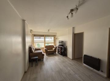 Departamento · 73m² · 4 Ambientes · Venta Departamento 3 Dorm. con Balcon Centro