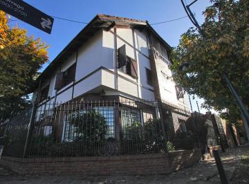 Casa · 121m² · 4 Ambientes · 1 Cochera · Impecable Casa en PH con 3 Dorm. y Pileta