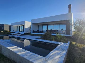 Casa · 200m² · 5 Ambientes · 2 Cocheras · Casa en Puerto del Aguila Country Nautico