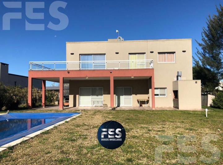 Casa · 200m² · 5 Ambientes · 2 Cocheras