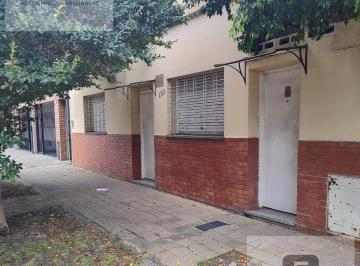 Casa · 94m² · 4 Ambientes · 1 Cochera · Venta Casa 4 Amb; con Patio. Caseros.