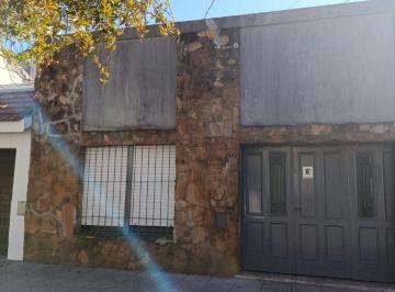 Casa de 5 ambientes, La Plata · Casa de con 3 Dorm. en Alquiler en La Plata