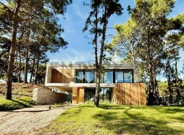 Casa · 161m² · 4 Ambientes · 1 Cochera · Casa Venta Barrio Pioneros 4 Ambientes con Pileta Pinamar