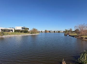 Terreno · 879m² · Venta|lote Al Agua en Esquina Cerca del Área Deportiva|barrio Islas El Canton