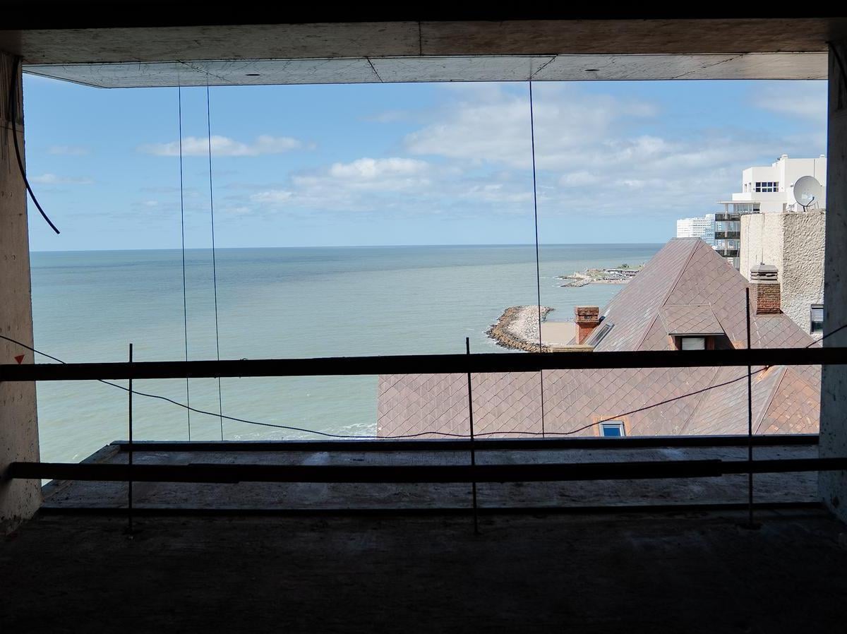 Departamento de 3 ambientes con vista al mar, ubicado en el prestigioso Barrio Varese