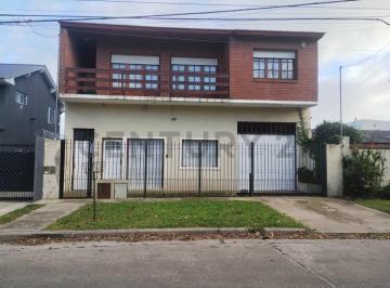 Casa · 200m² · 3 Ambientes · 1 Cochera · Alquiler PH 3 Ambientes Cochera San Carlos