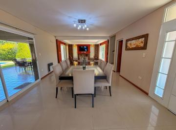 Casa · 181m² · 6 Ambientes · Casa en Venta, Barrio Privado Aguadas, Funes, 3 Dorm. Premium C/amenities!