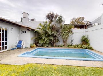 Casa · 166m² · 5 Ambientes · 1 Cochera · Casa en Venta de 5 Ambientes en Villa Adelina con Jardín, Pileta y Cochera