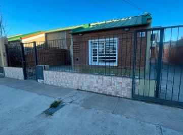 Casa de 6 ambientes, Trelew · Casa en Barrio Bancarios Zona Shoping Portal 3 Dorm. y Quincho