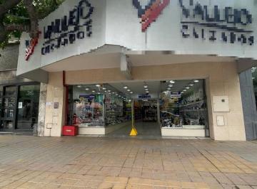 Local comercial · 400m² · 4 Ambientes · Local - Capital Av Libertador San Martin Al 200, Este