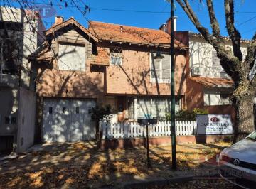 Casa · 250m² · 7 Ambientes · 1 Cochera · Colón Al 200 en Martinez - Casa Ideal Para Refaccionar en Zona de Gran Crecimiento