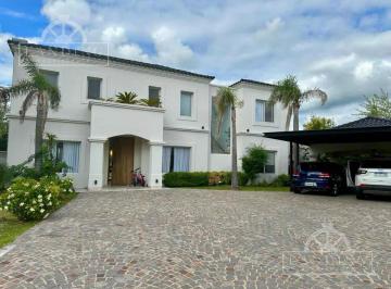 Casa · 500m² · 5 Ambientes · 3 Cocheras · Casa en Venta Castores Nordelta 1100 m² Pileta Jardin Galeria