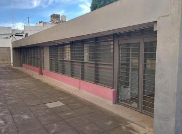 Oficina comercial · 130m² · 8 Ambientes · 1 Cochera · Oficina en Centro