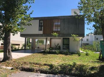Casa de 4 ambientes, La Plata · Casa en Alquiler