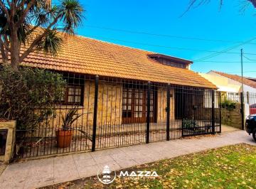 Casa · 156m² · 4 Ambientes · 2 Cocheras · Venta Chalet - 4 Ambientes - Parque Luro