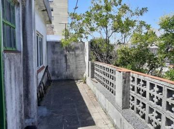 Casa · 109m² · 4 Ambientes · Casa 3 Ambientes. Retasada. Venta Boedo, Lote Propio