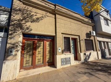 Casa · 3 Ambientes · Casa de Dos Dorm. en Alquiler en Zona Céntrica
