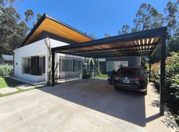 Campo · 200m² · 4 Ambientes · 6 Cocheras · Arenas del Sur Impecable Propiedad en Venta