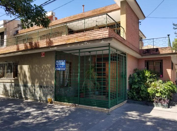 Casa · 250m² · 5 Ambientes · 1 Cochera