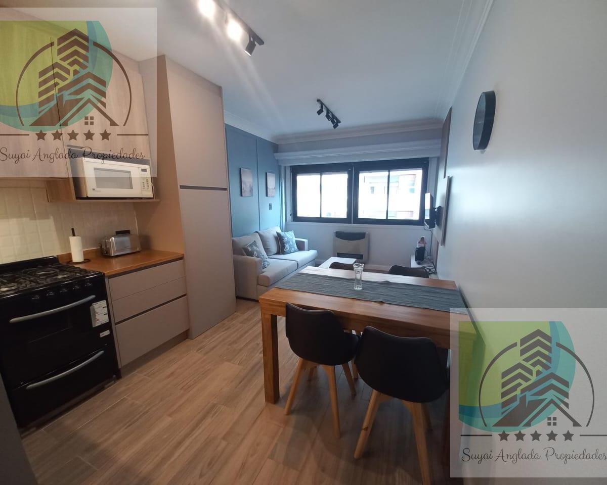 Departamento de 3 ambientes al frente, totalmente reciclado a estrenar, ubicado en una excelente zona de la ciudad.