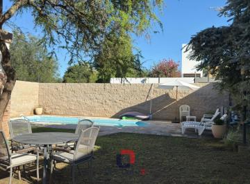 Casa · 232m² · 4 Ambientes · 3 Cocheras · Casa en Villa Allende Golf