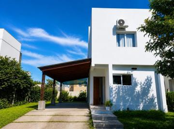 Casa · 200m² · 5 Ambientes · 1 Cochera · Casa en Venta en Country/barrio Cerrado Pinar I - 2 Dorm.