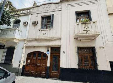 Casa · 170m² · 4 Ambientes · 1 Cochera · Casa Chalet en Venta en Colegiales, Capital Federal, Buenos Aires