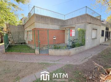 Casa · 92m² · 2 Dormitorios · 1 Cochera · Casa en Venta Rosario, Alberdi.