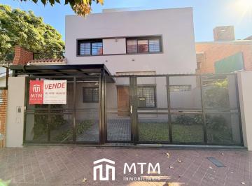 Casa · 183m² · 3 Dormitorios · 1 Cochera · Casa en Venta Rosario, Alberdi.