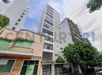 Departamento · 140m² · 5 Ambientes · 2 Cocheras · Piso en Alquiler - 45 E/ 9 y 10 - 3 Dorm. - 2 Cocheras - Calefacción Central