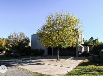 Casa · 1200m² · 7 Ambientes · 2 Cocheras · Casa 3 Dorm. en Barrio Cerrado - Kentucky Club de Campo - Funes | Venta